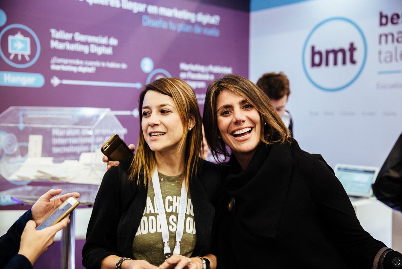 Stand de bmt en un evento de marketing digital de Latinoamérica